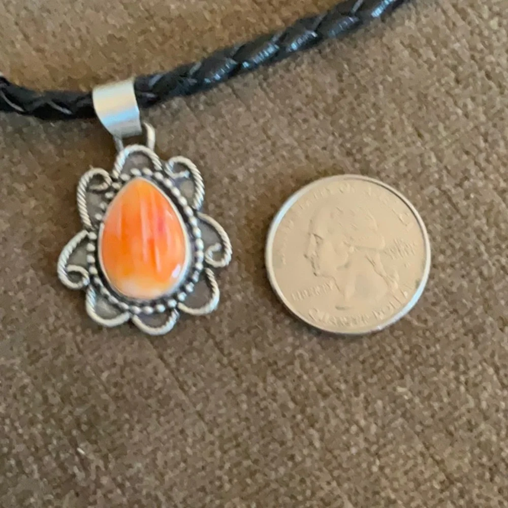 Elegant Native AMERICAN Made SPINY OYSTER pendant - Picture 2 of 7